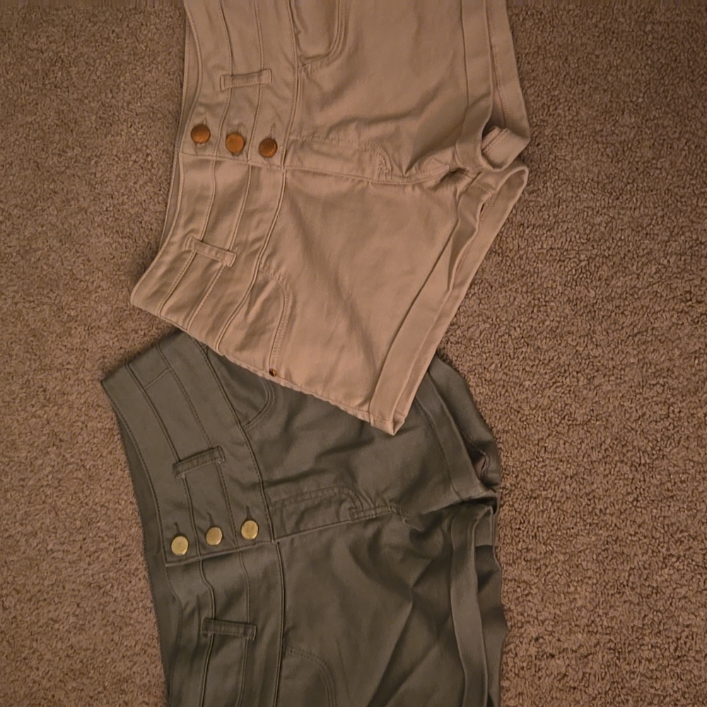 Refuge Shorts. Size 2. Colors are Creme and Olive Green. Bundle